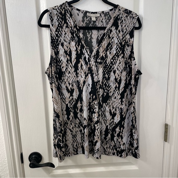 Dana Buchman Black and Gray Sleeveless Blouse - Picture 1 of 5